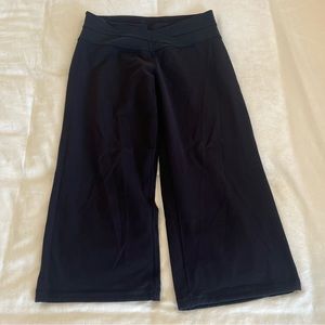 Lululemon Black Cropped Yoga Pants, Size 8